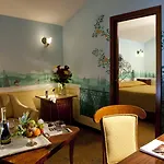 Castello Della Castelluccia Hotel