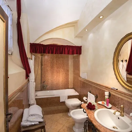 호텔 Castello Della Castelluccia 4*